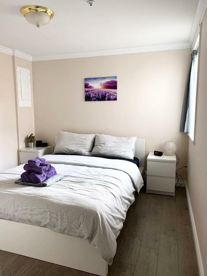 Perfect Location - Tidy & Comfy Suite 5 Mins To Skytrain & Restaurant & Banks, 2 Stops To Metrotown, 5 Stops To Downtown Vancouver Exterior foto