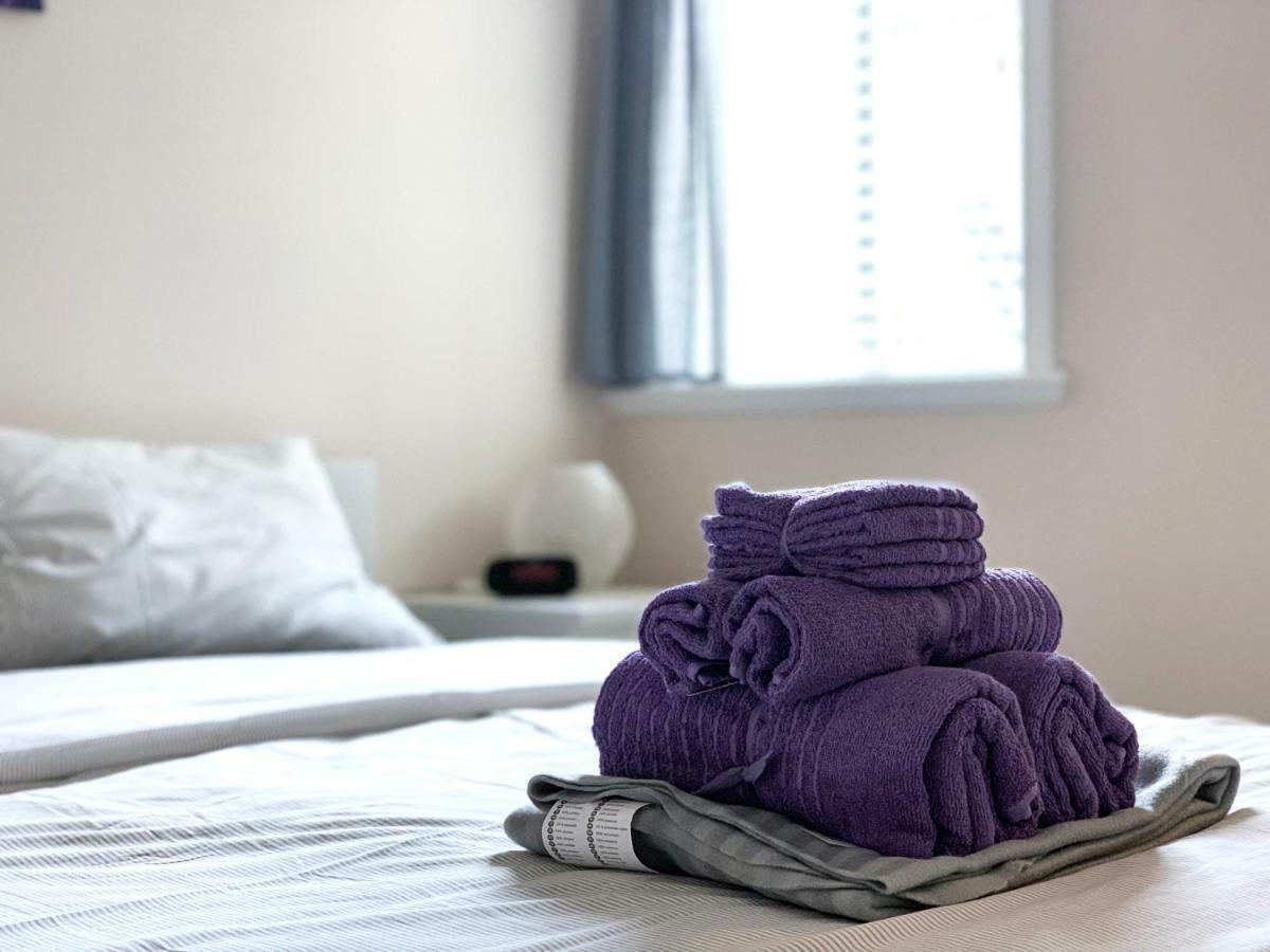 Perfect Location - Tidy & Comfy Suite 5 Mins To Skytrain & Restaurant & Banks, 2 Stops To Metrotown, 5 Stops To Downtown Vancouver Exterior foto